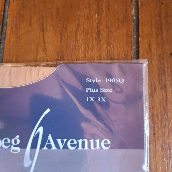 NEW Leg Avenue Plus Size Crotchless Pantyhose Sheer 100% Nylon Plus Size 1X-3X - Picture 4 of 5